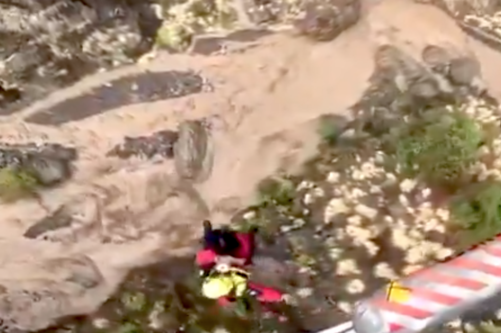Rescate aéreo en el Barranco de Las Angustias por una subida repentina del agua