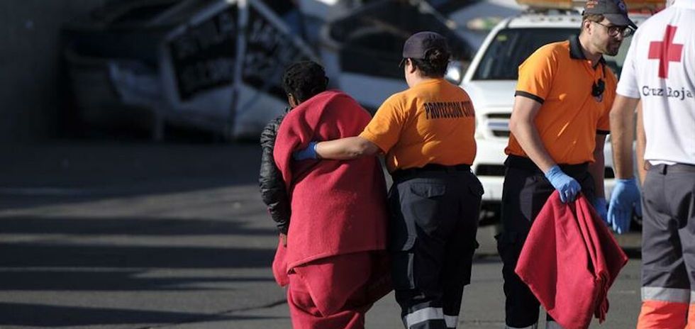 Salvamento Marítimo ha rescatado este miércoles a 63 personas de dos pateras que se dirigían a Canarias. EFE/ Ángel Medina G