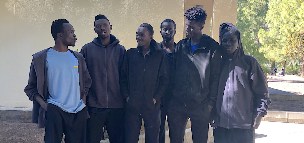 Un grupo de migrantes posa para Maspalomas Ahora.
