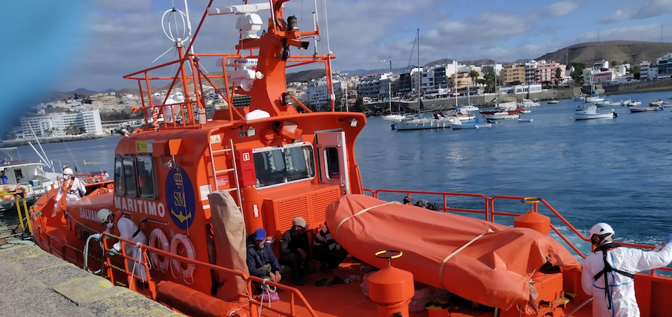 La embarcaci&oacute;n Salvamar en el muelle de Arguinegu&iacute;n. Archivo.