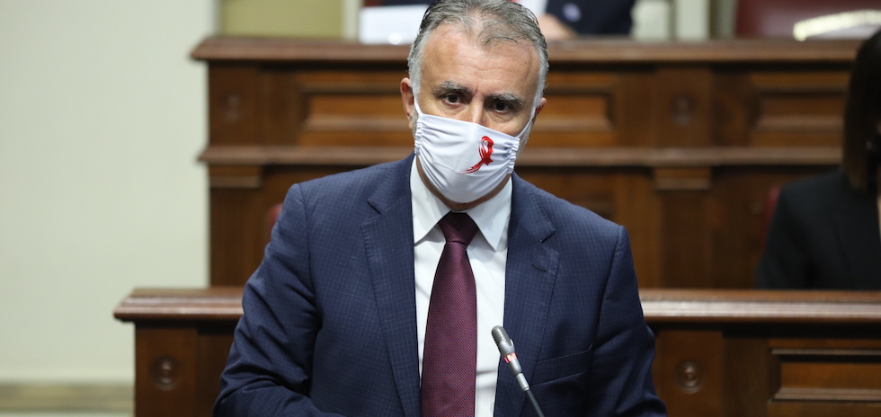 El presidente de Canarias, Ángel Víctor Torres, durante el Pleno del Parlamento canario | ACFI PRESS