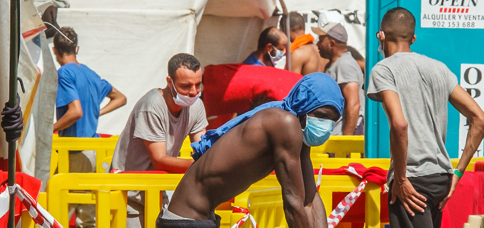 Inmigrantes en el muelle de Arguinegu&iacute;n. ACFI PRESS