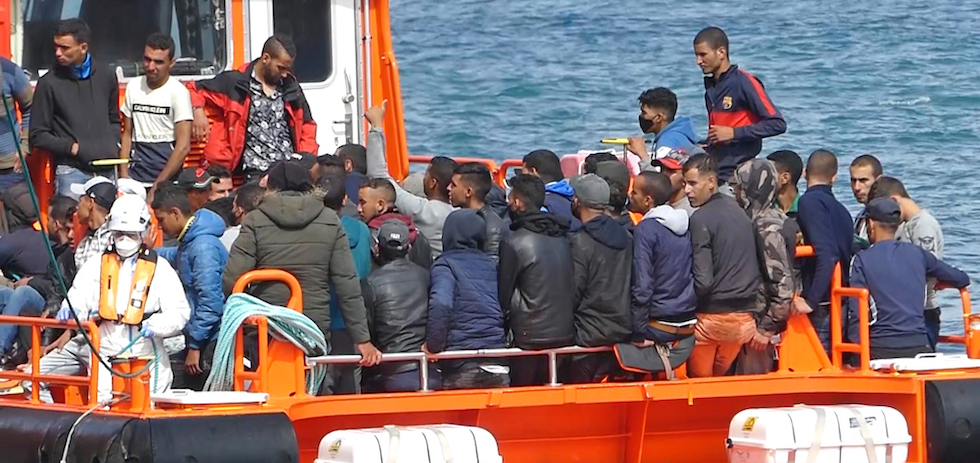 Inmigrantes llengando al muelle de Arguineguín. ACFI - PRESS