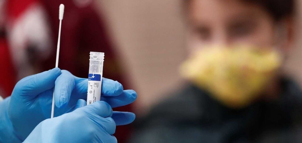 Realización de un test del coronavirus. EFE/ Jesús Diges