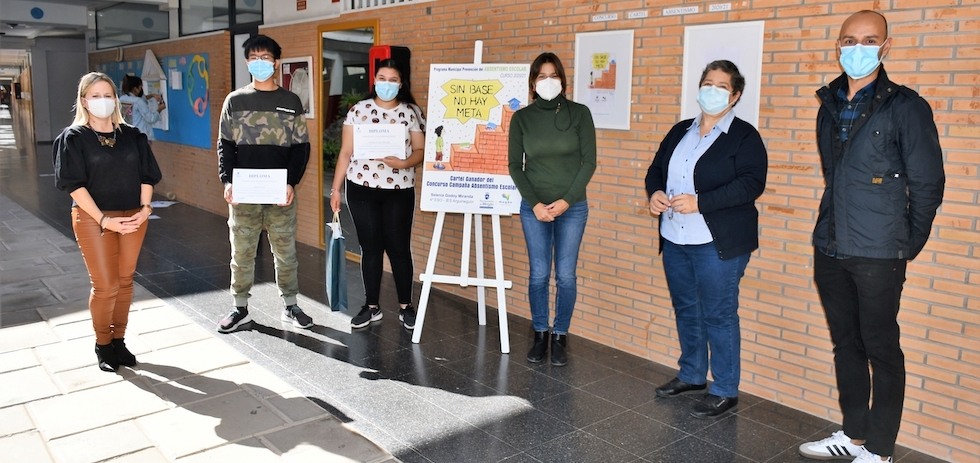 Entrega de diplomas concurso cartel prevención del absentismo. Ganadora en el IES Arguineguín. MASPALOMAS AHORA