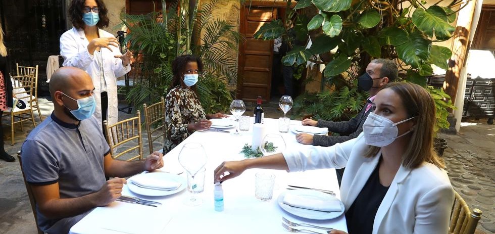 Diez consejos para protegernos del coronavirus en las comidas de Navidad. (Elvira Urquijo A. - Elvira Urquijo A. / EFE)
