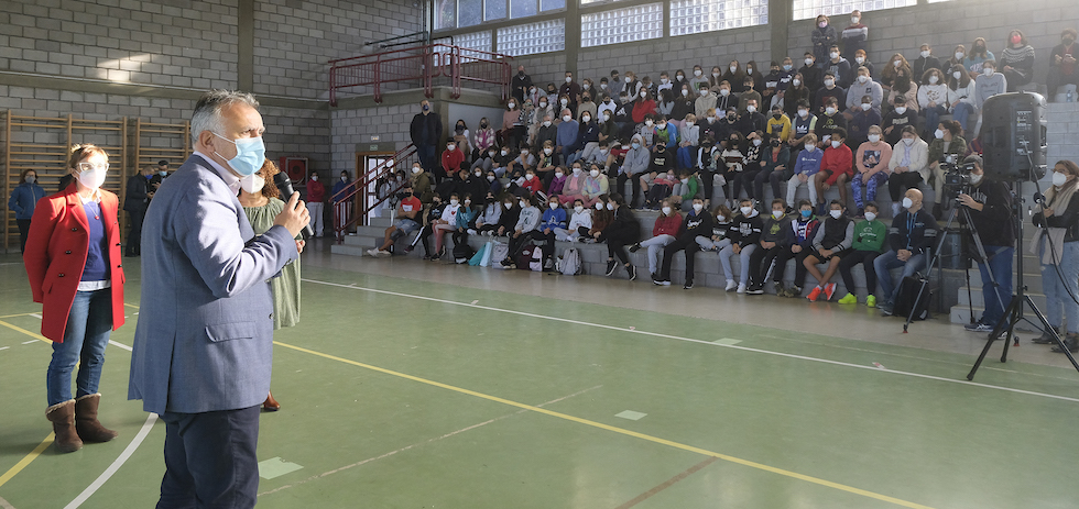 Ángel Victor Torres visita diferentes centros educativos de La Palma. ACFI PRESS