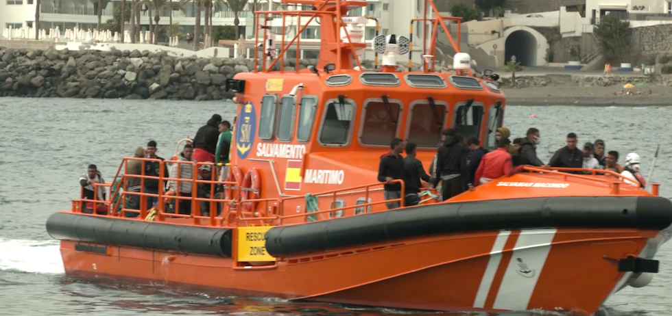 Llegada de una patera al muelle de Arguineguin | ACFI PRESS