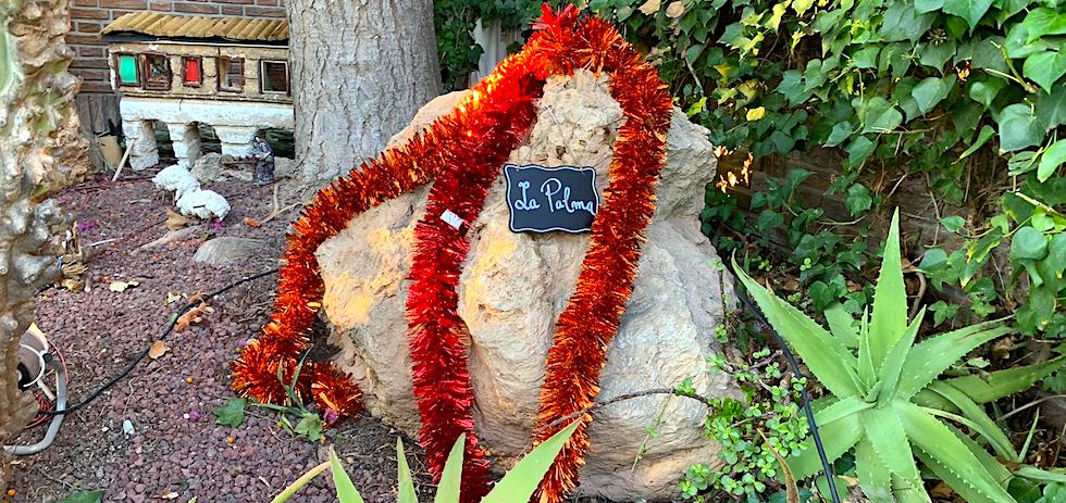 Roca que representa a La Palma de lava figurada con espumill&oacute;n rojo y fuego real.