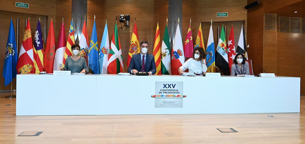 El presidente del Gobierno de España, Pedro Sánchez, durante la Conferencia de Presidentes, junto a la ministra de Política Territorial y portavoz del Gobierno, Isabel Rodríguez; la ministra de Hacienda y Función P&uacut