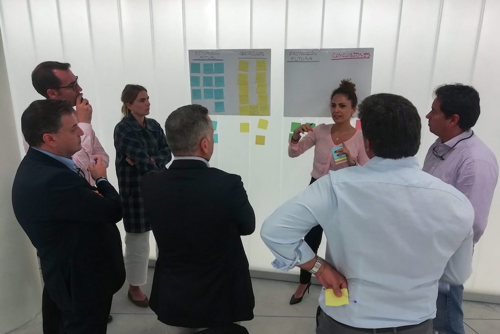 Grupo de trabajo de una jornada anterior de la Oficina de Transformación Digital de Ashotel.
