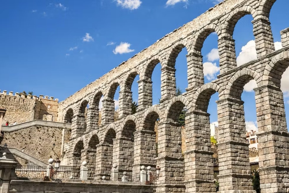 Acueducto romano en Segovia (España). Marques / Shutterstock