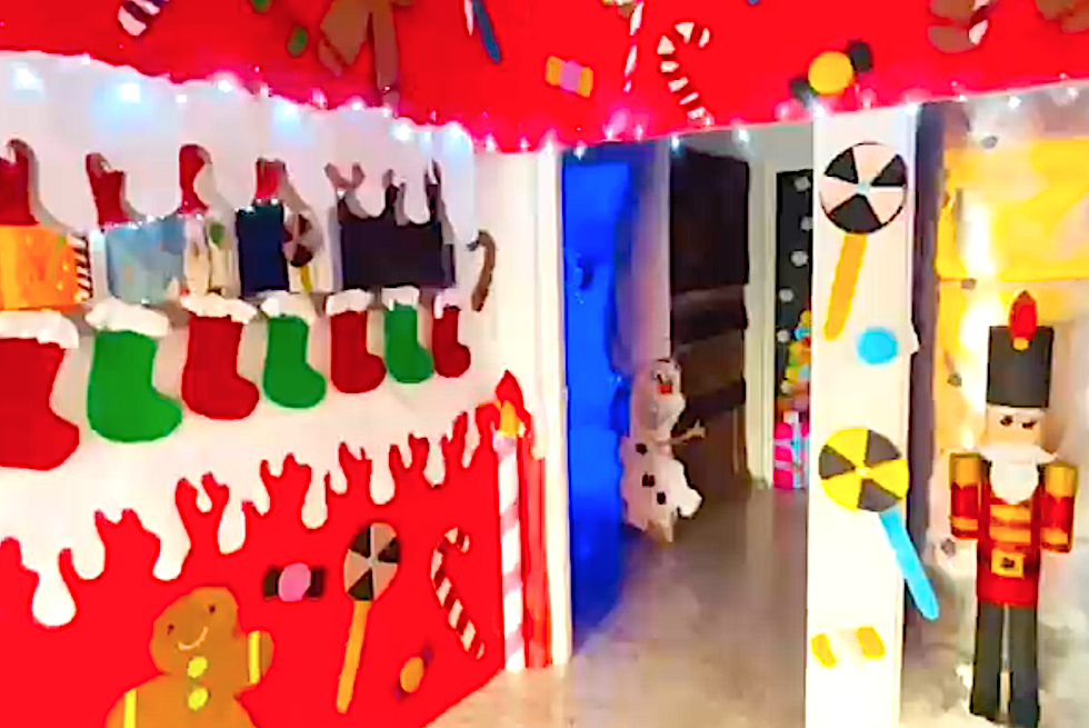 Entrada a la Casa de la Navidad.