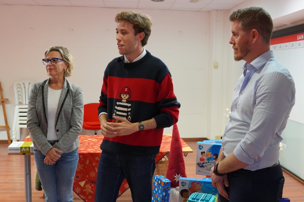 Concepción Narváez, junto a las Juventudes Socialistas de San Bartolomé de Tirajana
