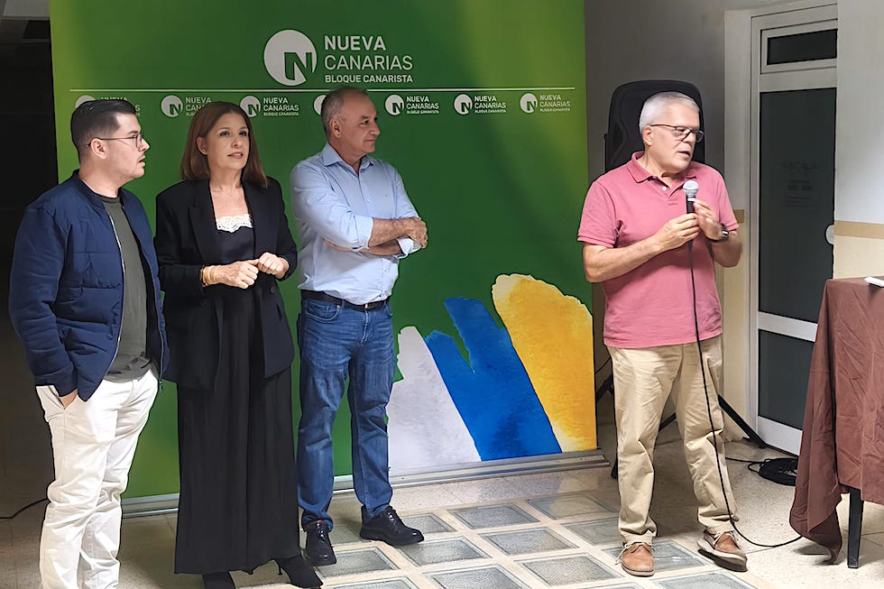 De izquierda a derecha, Ayoze Corujo, Carmen Hernández, Luis Campos y José  Juan Santana durante el brindis navideño de Nueva Canarias-Bloque Canarista en San Bartolomé de Tirajana. | MASPALOMAS AHORA