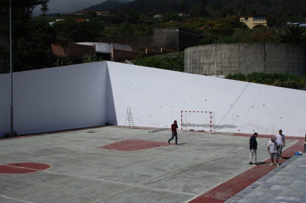 Techado de las canchas en Santa Cruz