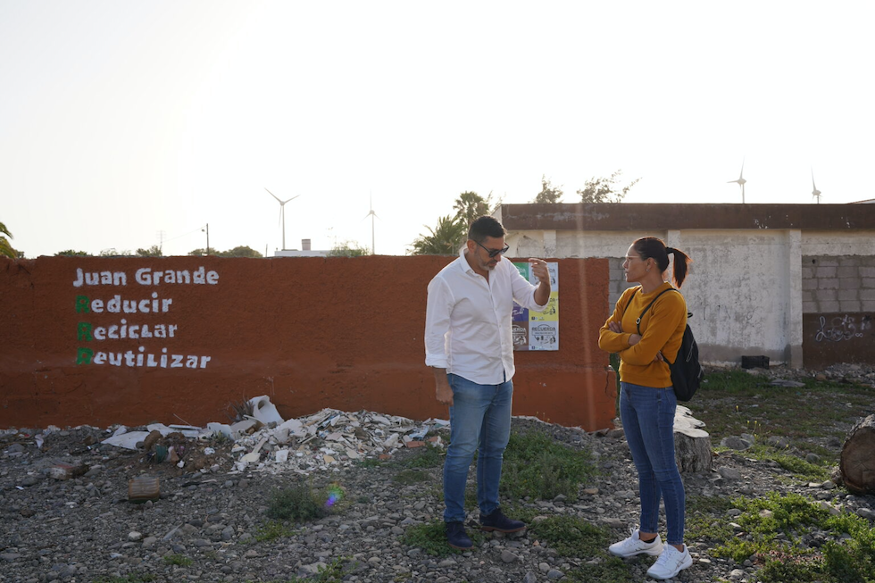 Alejandro Marichal en la parcela donde se construir&aacute; las viviendas | Maspalomas Ahora