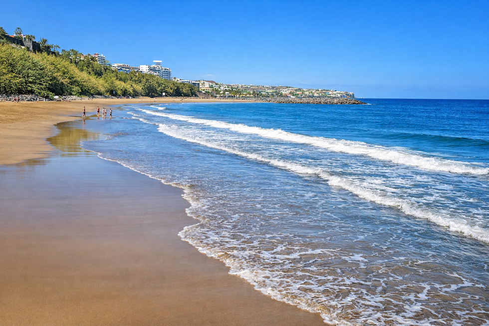 La playa del Inglés prevé para el próximo año una prueba de climatización del agua en invierno