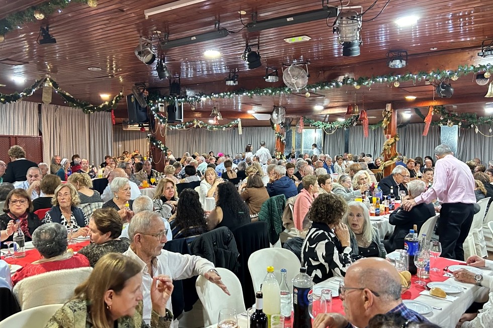 Los mayores de San Bartolomé de Tirajana celebran su cena de Navidad