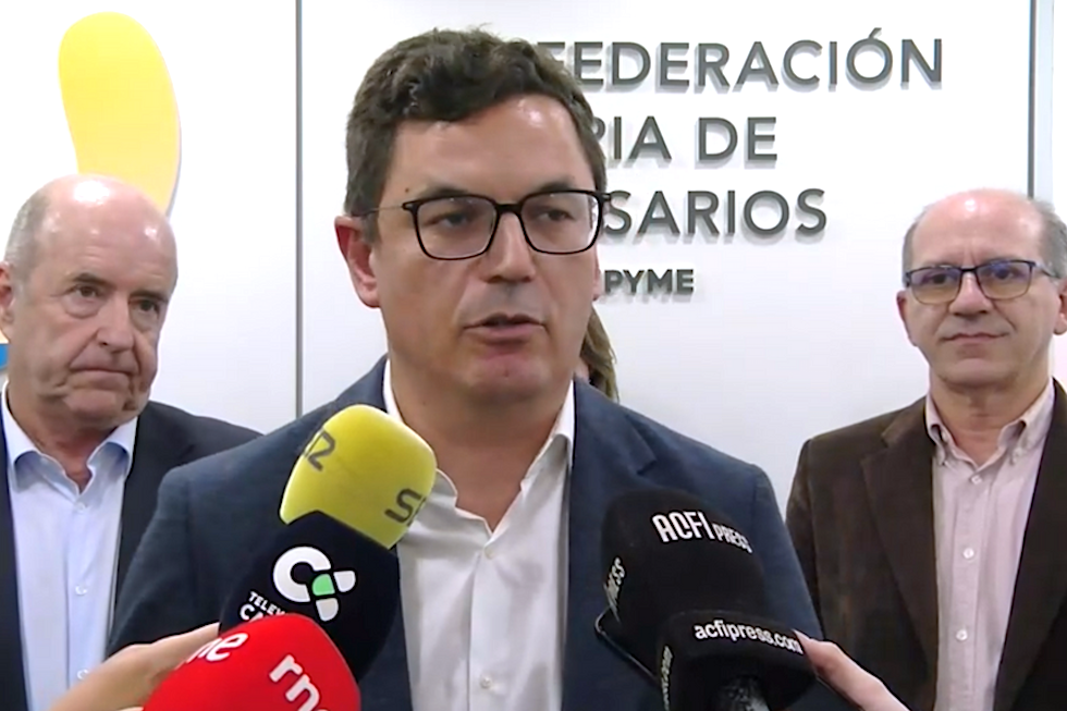 El Gobierno de Canarias planta cara a la tasa de Aena que amenaza al transporte turístico del sur de Gran Canaria