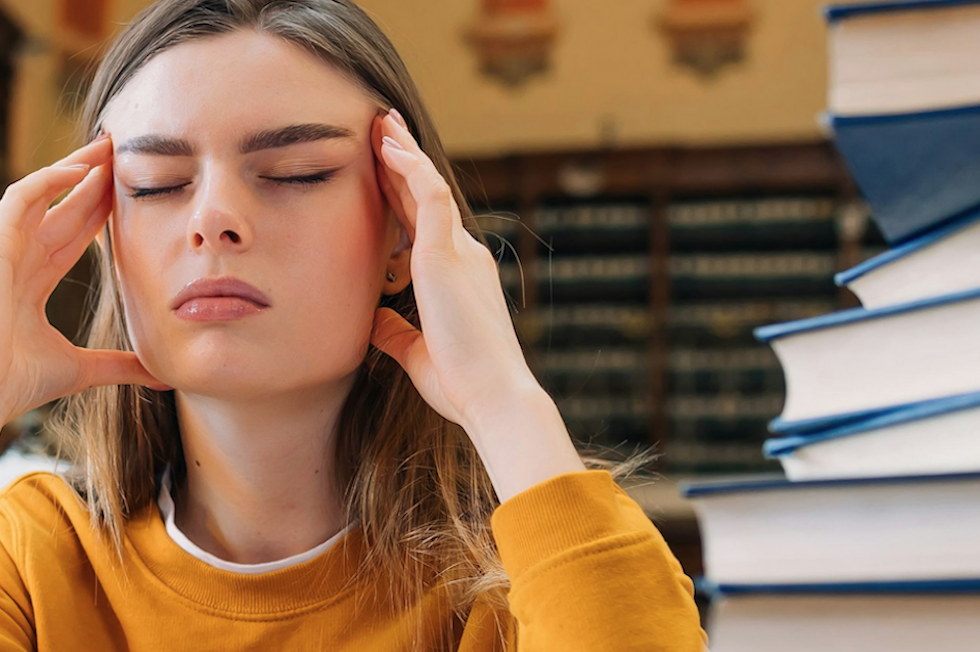 Estudiar más horas no siempre implica aprender más: la trampa de la carga cognitiva